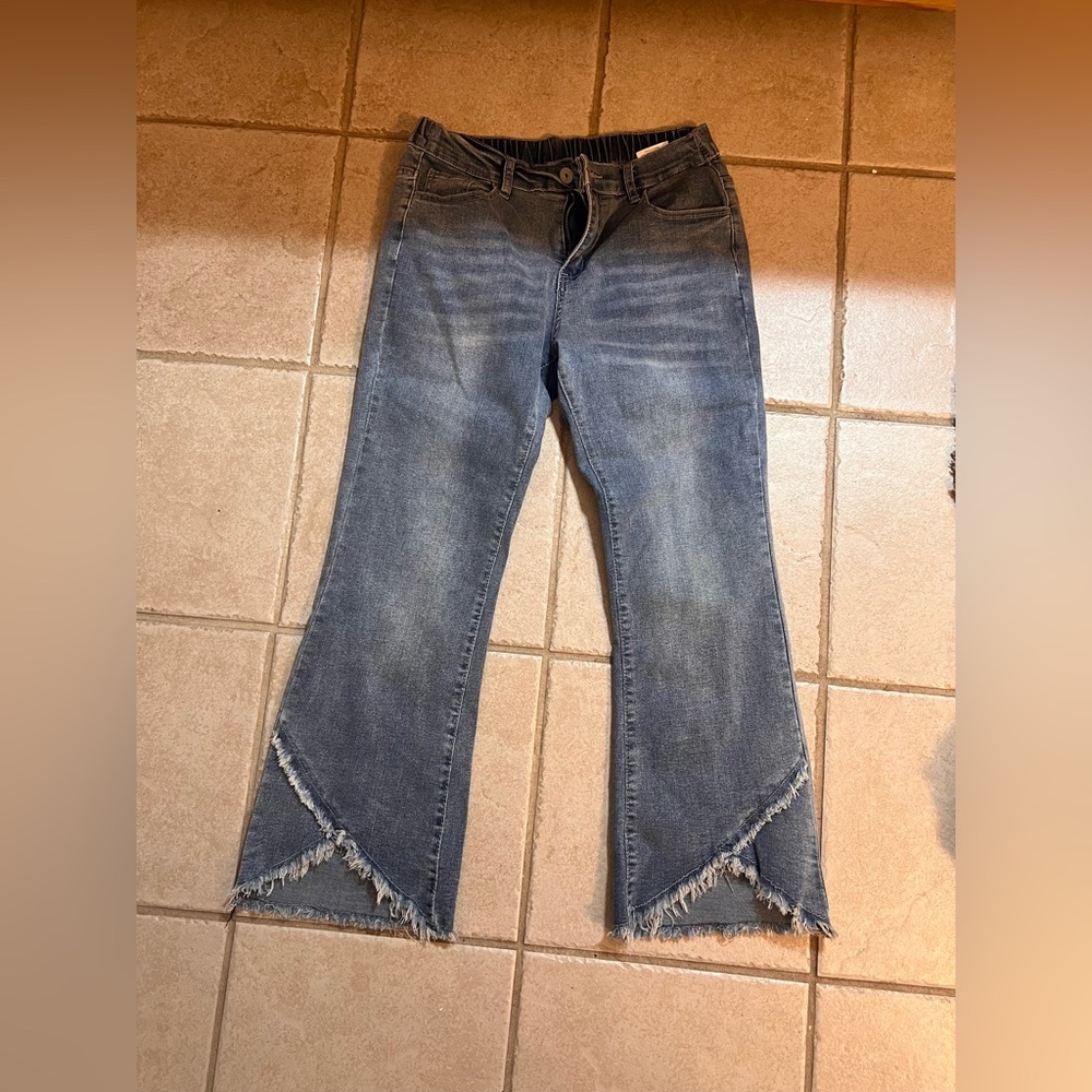 Stylish Blue Frayed Hem Women Jeans